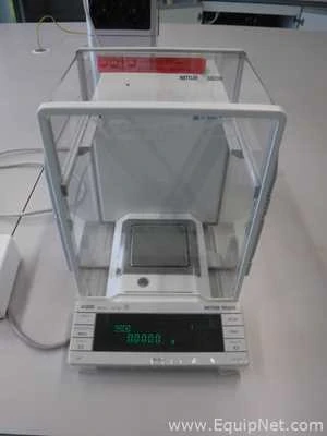 Lot 244 Listing# 868623 Mettler Toledo AT200 Balance with Mettler Toledo Power Supply