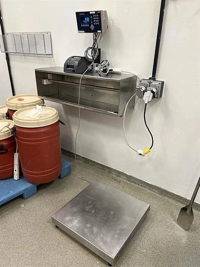 Mettler Toledo model IND560 24" long x 24" wide stainless steel floor scale