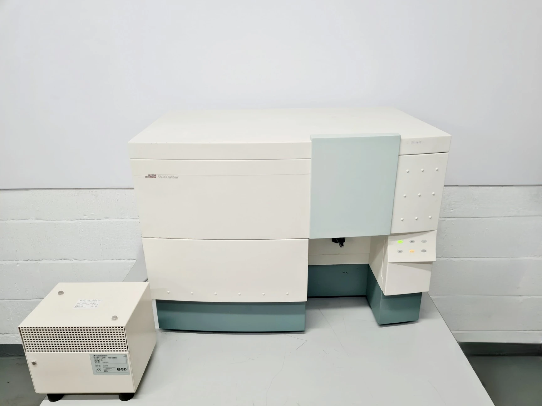 Beckton Dickson BD FACSCalibur Flow Cytometer w/ BD Transformer Lab