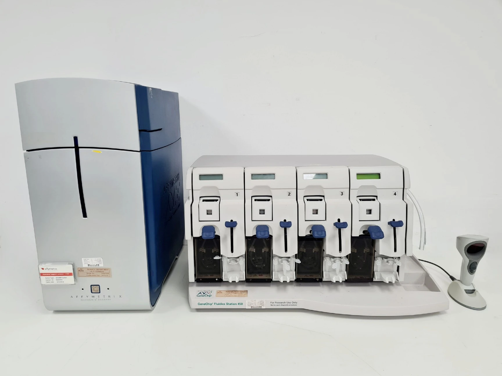 Affymetrix GeneChip Scanner 3000 System with Affymetrix Fluidics Station 450