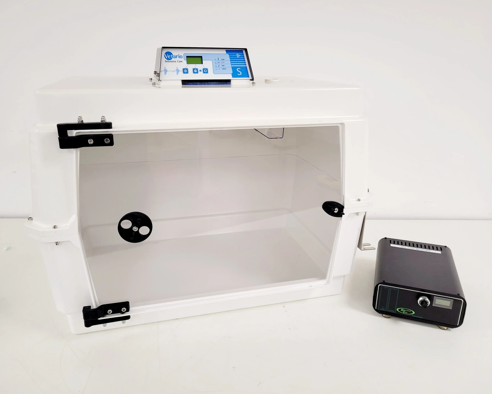 Vetario S50 Intensive Care Unit Chamber &amp; PC02 Controller Lab