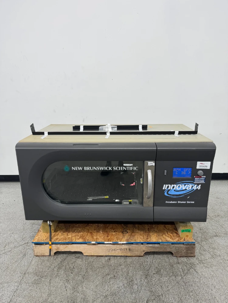 New Brunswick Innova 44 Incubator Shaker