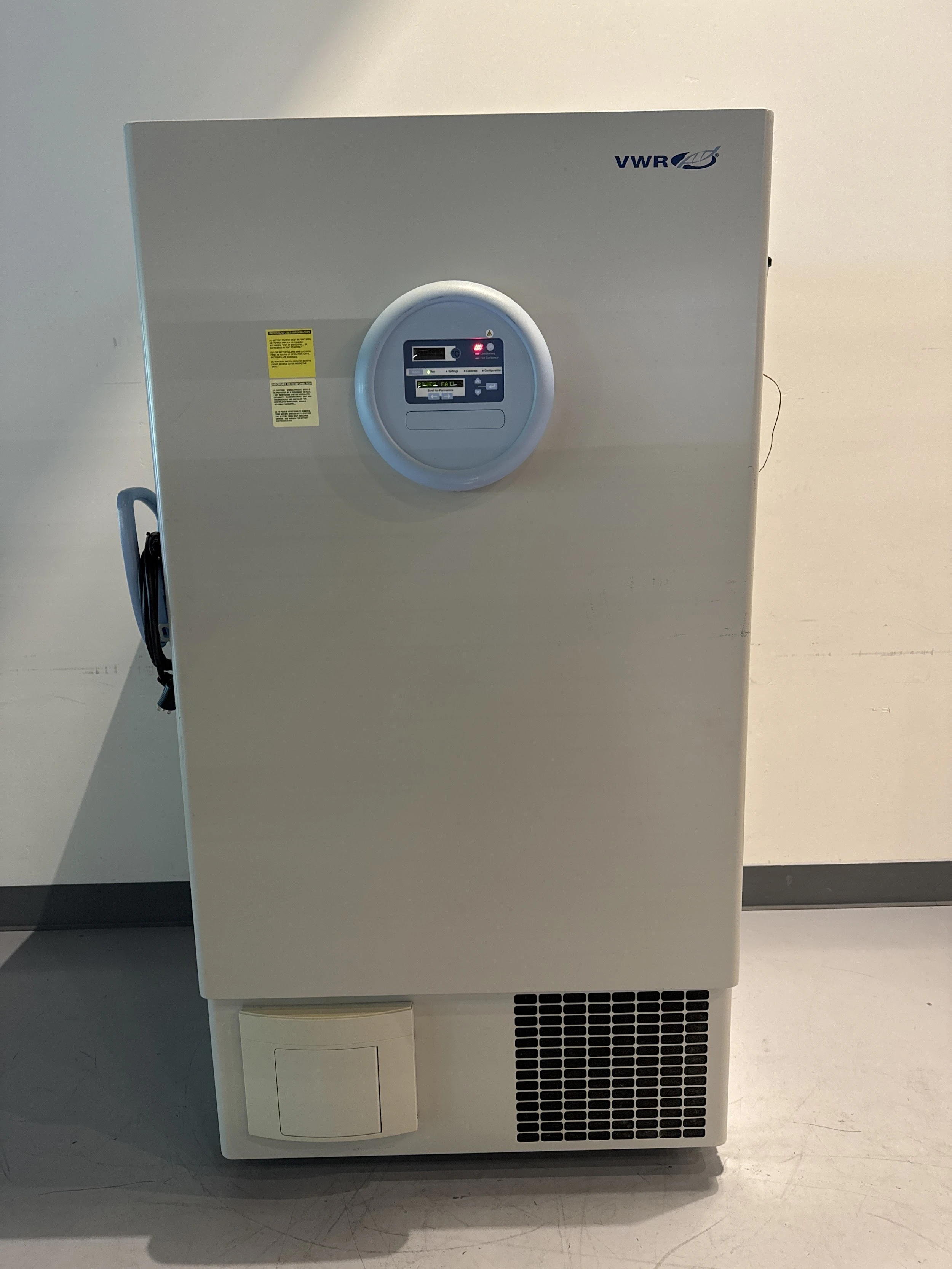 VWR VWR40086D Laboratory Freezer -80&deg;C With Power Cable and 3x Shelves Platforms