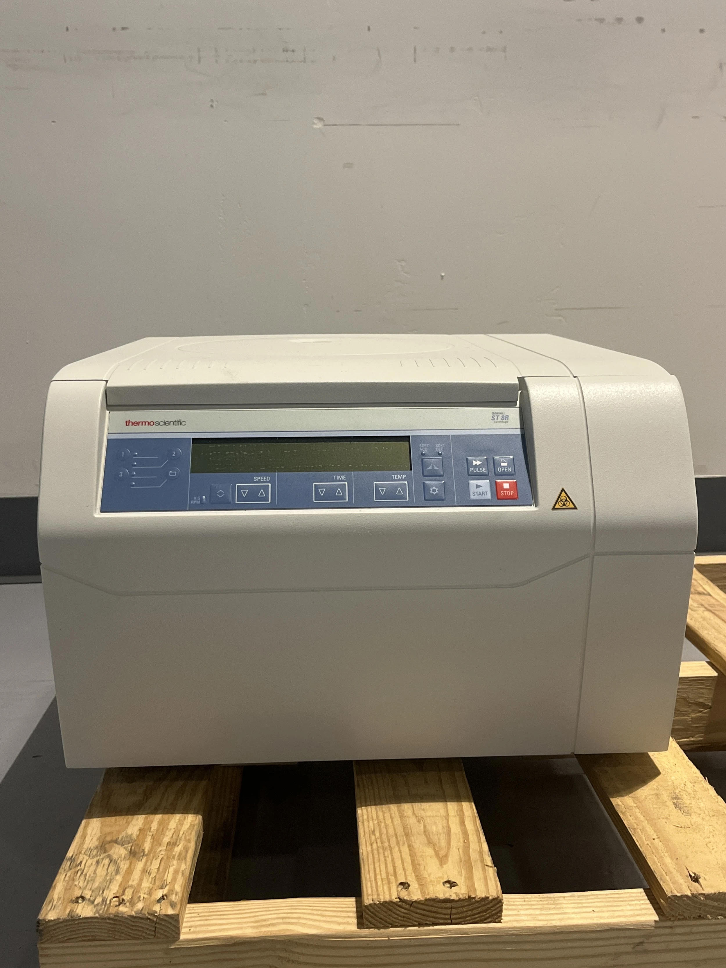 Thermo Scientific Sorvall ST 8R Benchtop Centrifuge With 75005701 Rotor