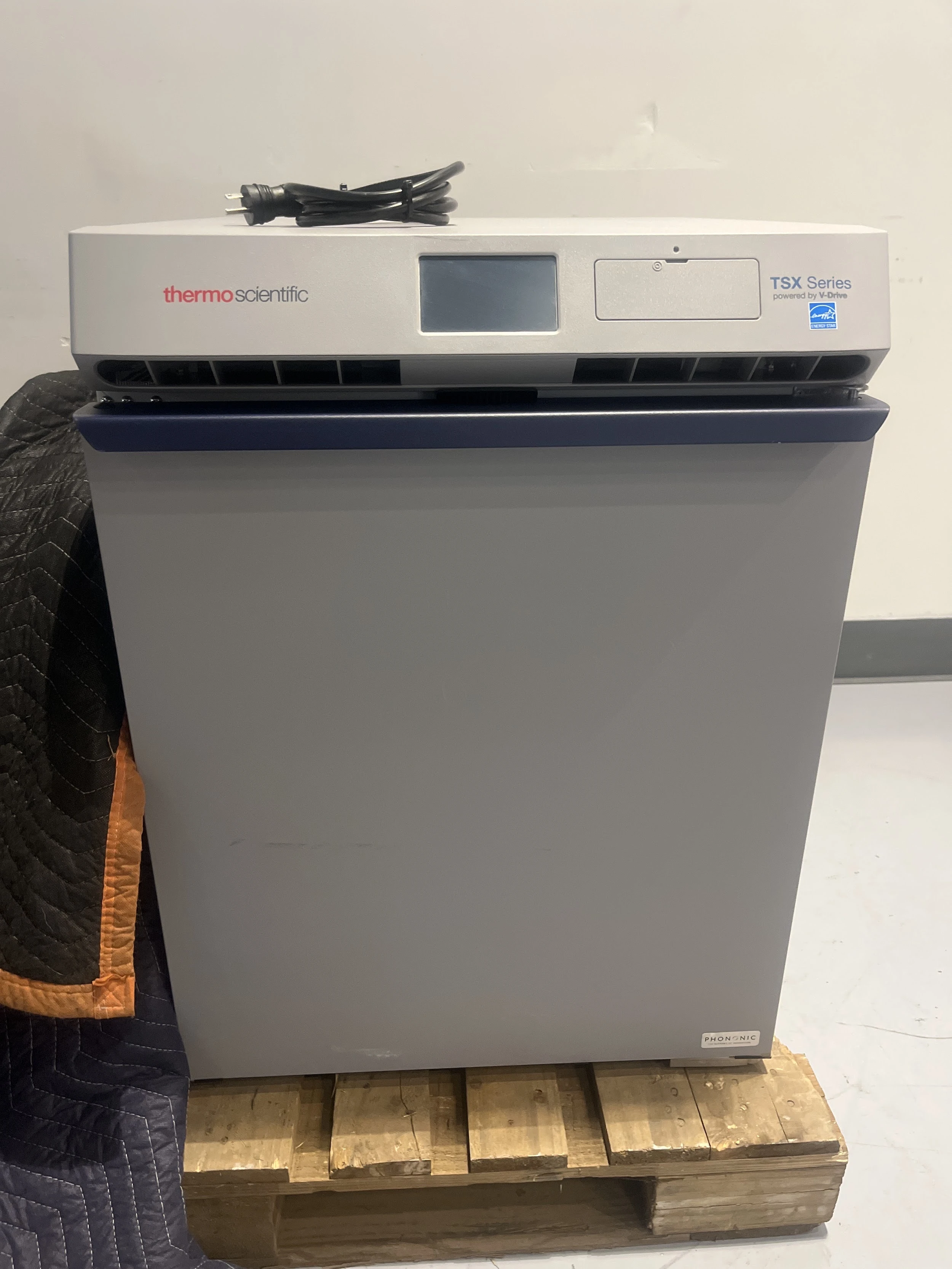 Thermo Scientific TSX505SA Undercounter Lab Refrigerator W/ 3x Shelves and Cable