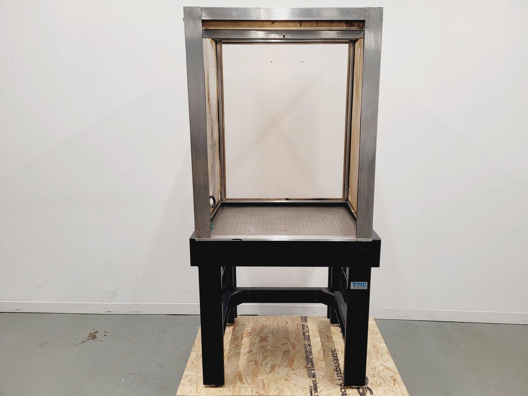 TMC Active Vibration Isolation Table  Model: 63-534 With Faraday Cage Metric M6