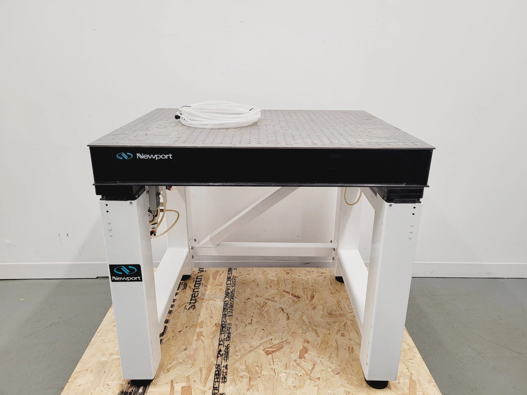 Newport Active Isolation Table 90 x 75cm Model VH3036W-OPT Metric Lab