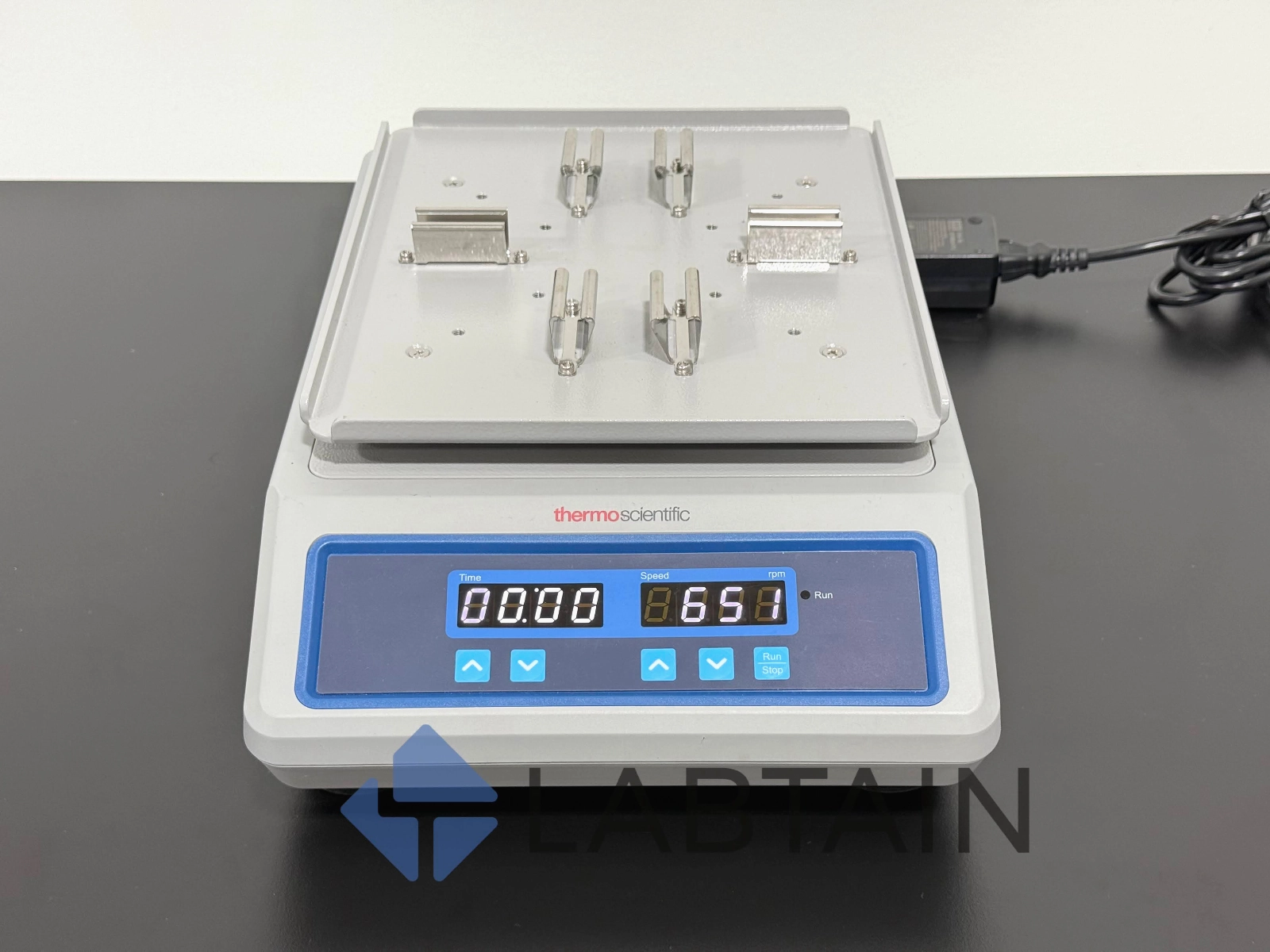 Thermo Scientific 88882005 Digital Microplate Shak