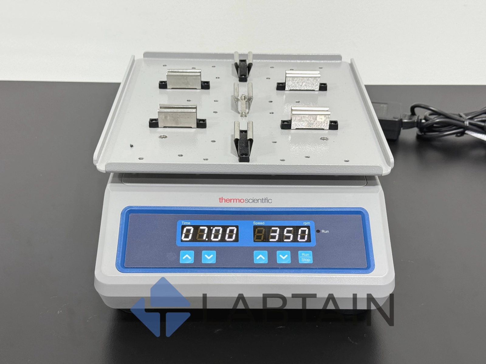 Thermo Scientific 88882005 Digital Microplate Shak