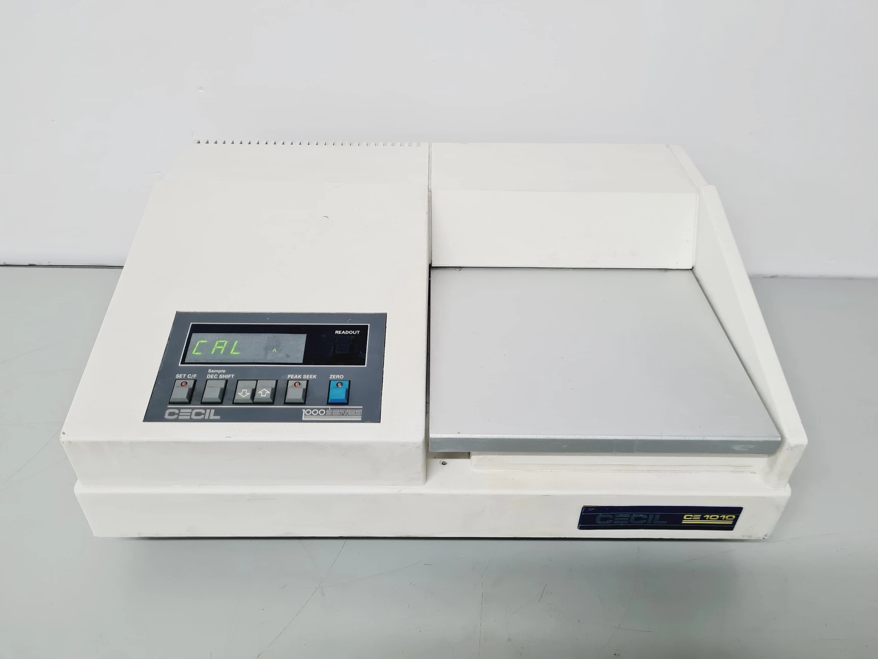 CECIL CE 1010 Spectrometer Lab