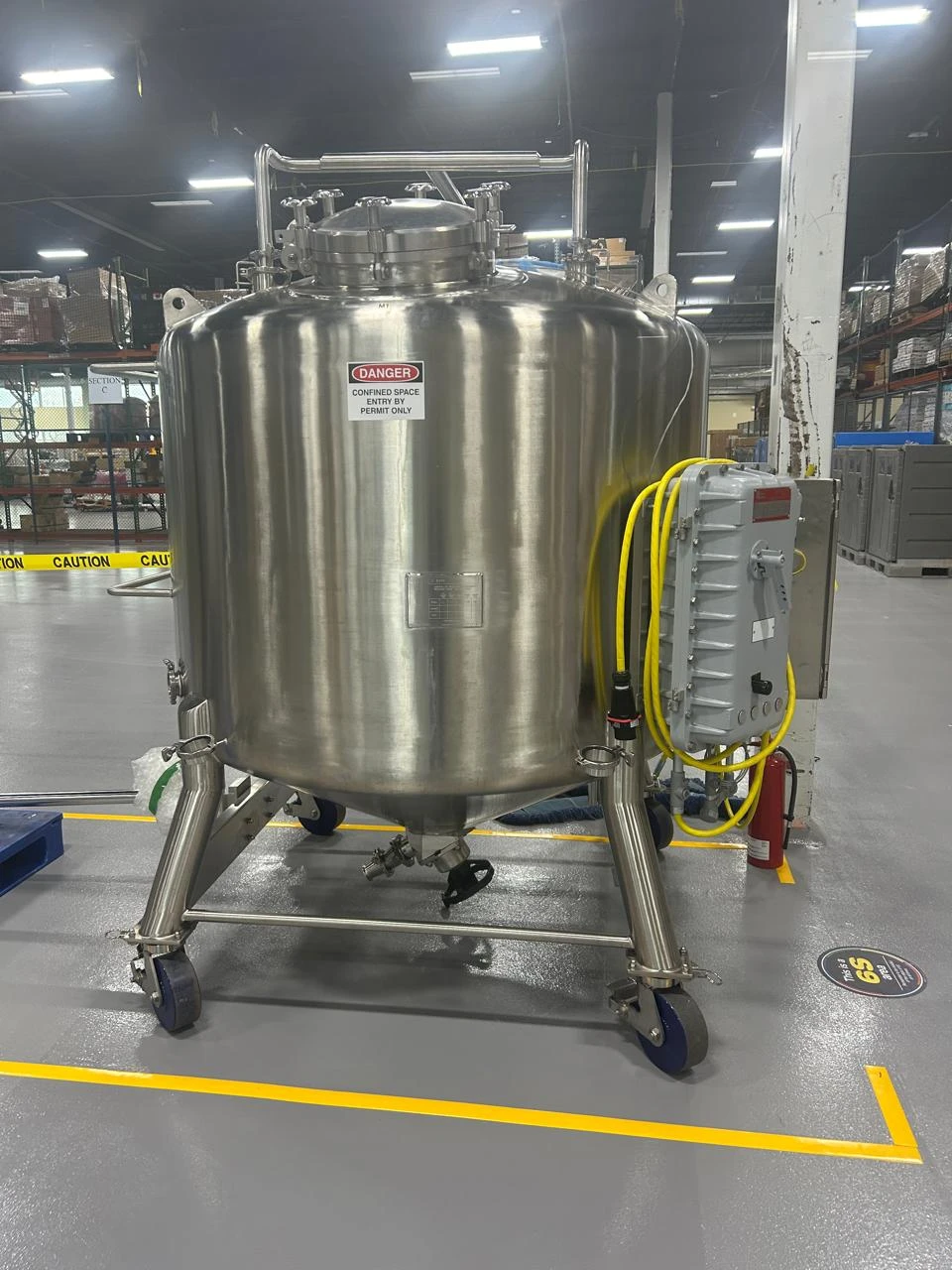 Steel-Pro Incorporated Mobile Tank With Agitator - T-29100
