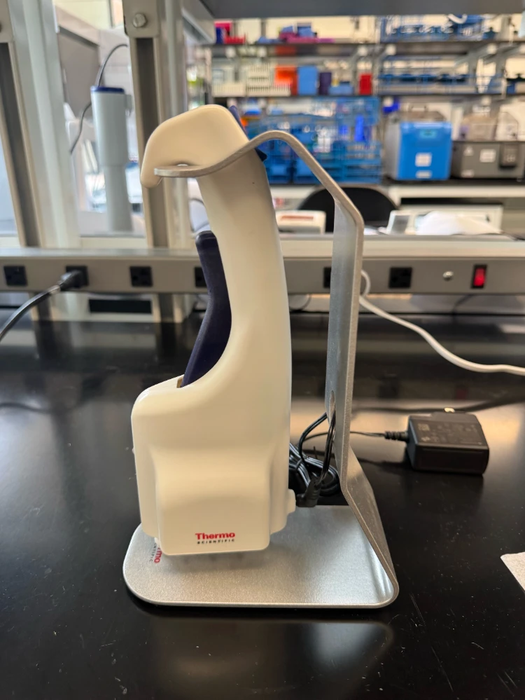 Plug Go Decapper Roche Thermo Handheld 8-Channel Decapper | LabX.com