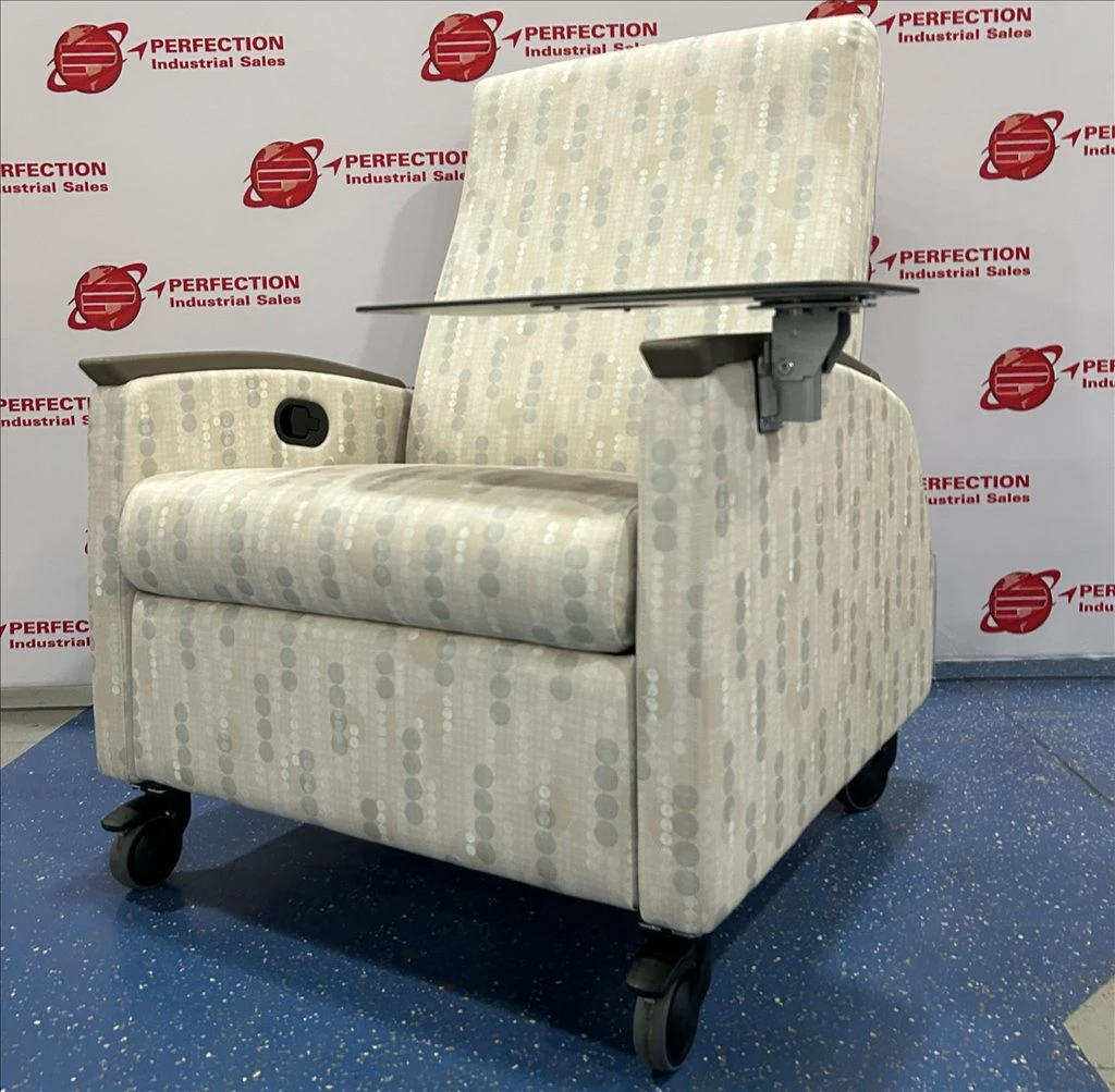 LA-Z-BOY / KNÚ Comfort Durable 650 Series Mobile Medical Recliners