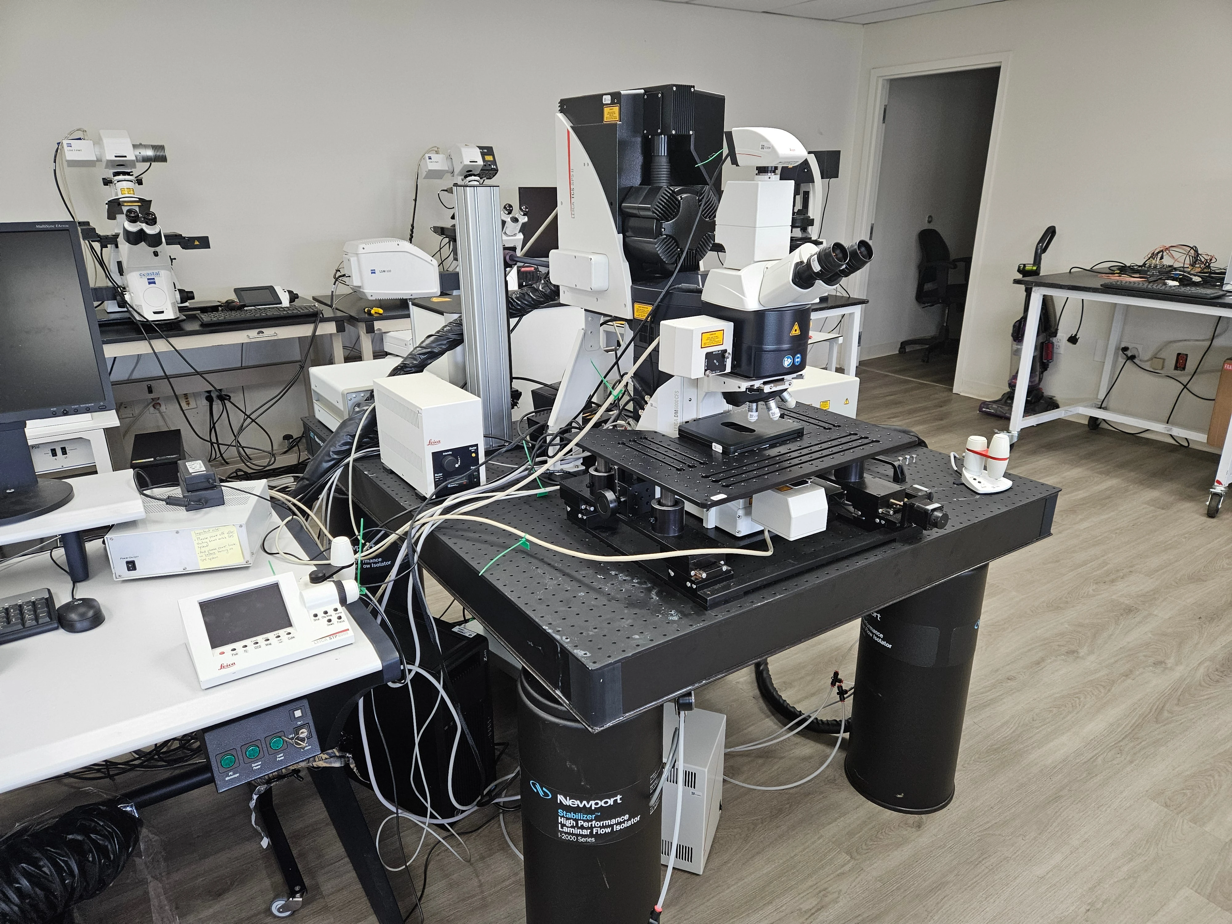 Leica TCS SP5 II Laser Scanner w/ DM6000 CFS Upright Fluorescence Microscope