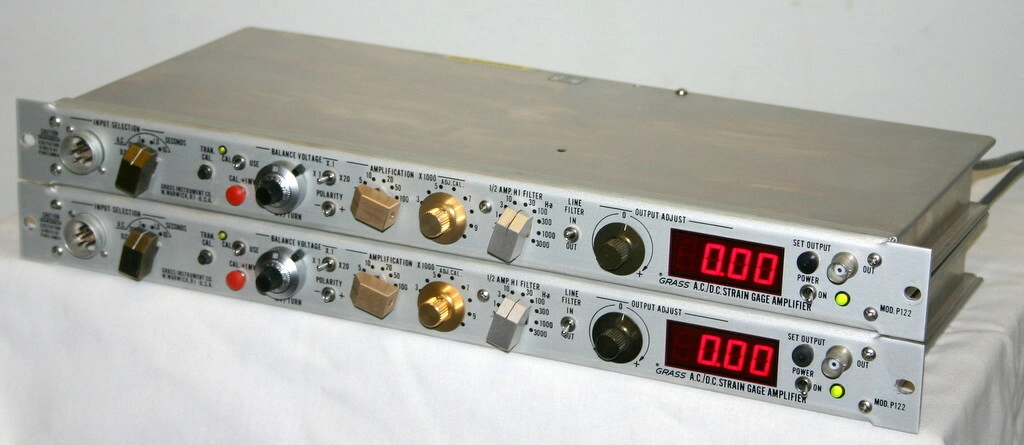 GRASS A.C./D.C. STRAIN GAGE AMPLIFIER, MODEL P122B