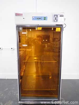Thermo Scientific 3950 Reach in Co2 Incubator