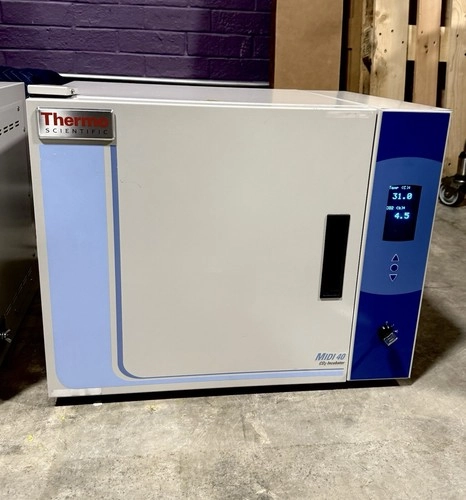 2018 Thermo Scietific midi 40 CO2 Incubator, model