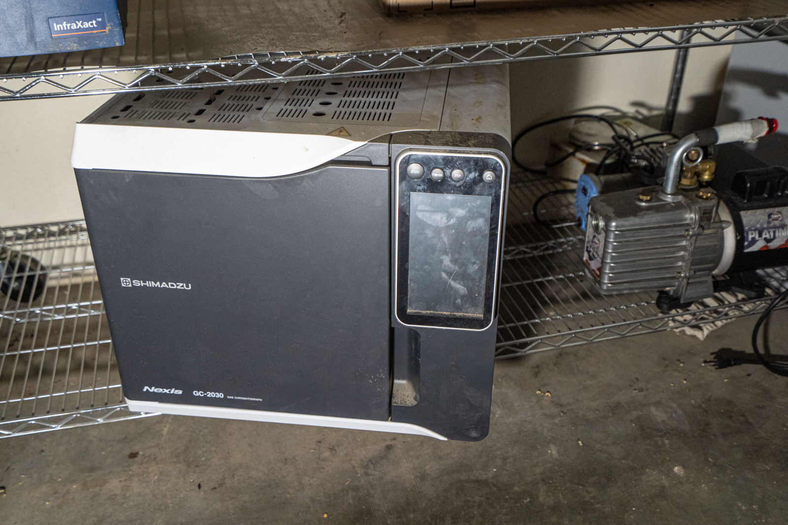 Shimadzu gas chromatograph, with touch screen control