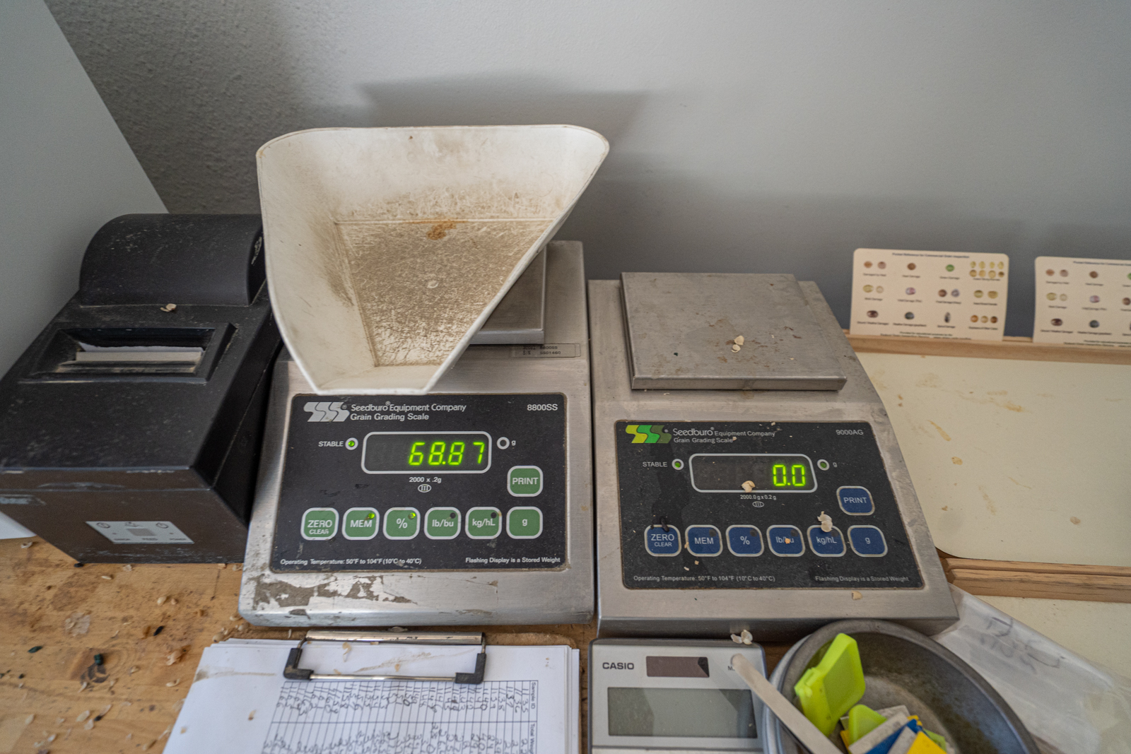Seedburo grain grading scales. Capacity 2000g, readability 0.2g. Set of two with printer. 