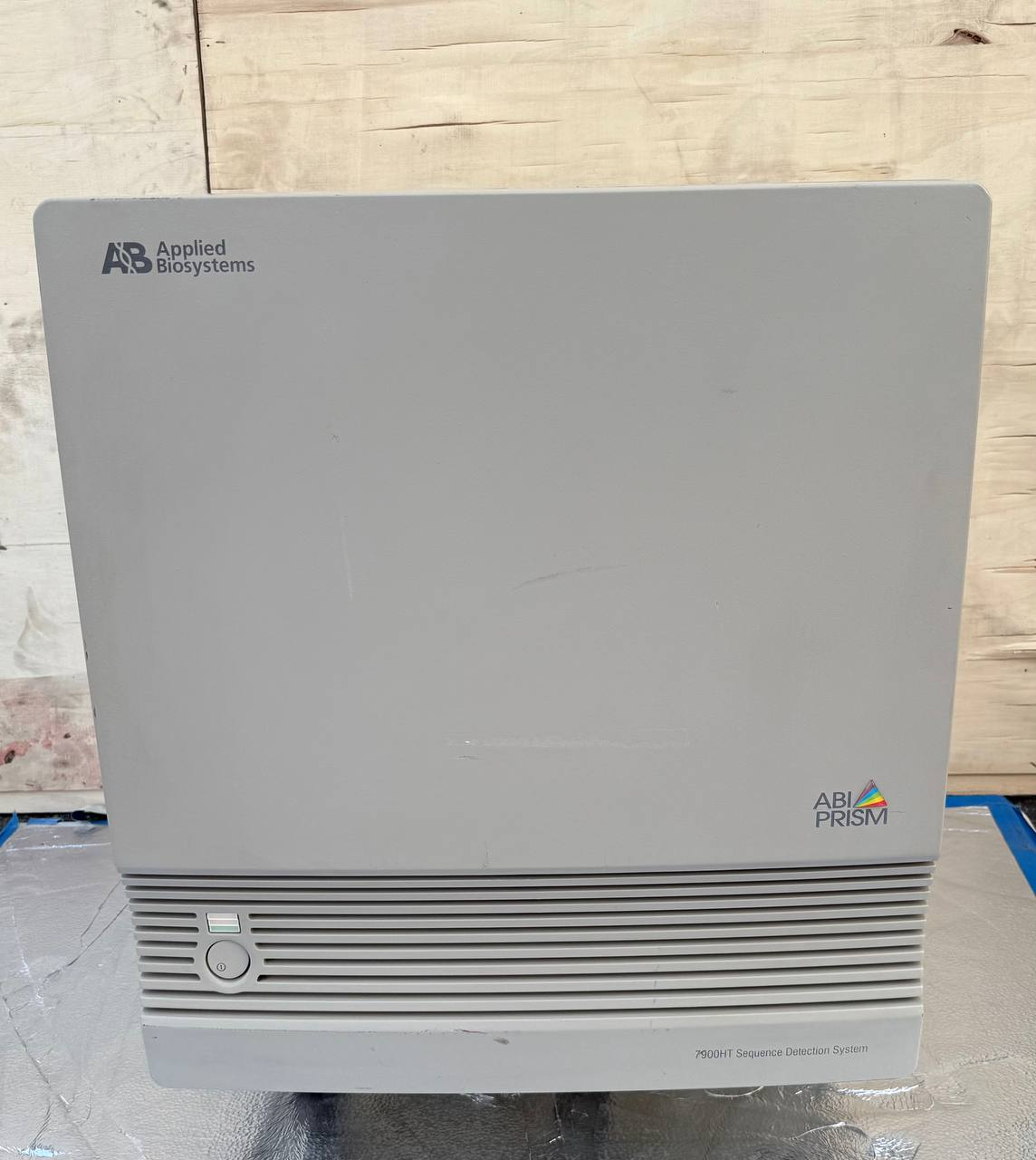 Applied Biosystems ABI PRISM 7900HT Sequence Detection System – Model 7900HT – with Power Cord (NEMA L6-30P to IEC C19) – Powers On