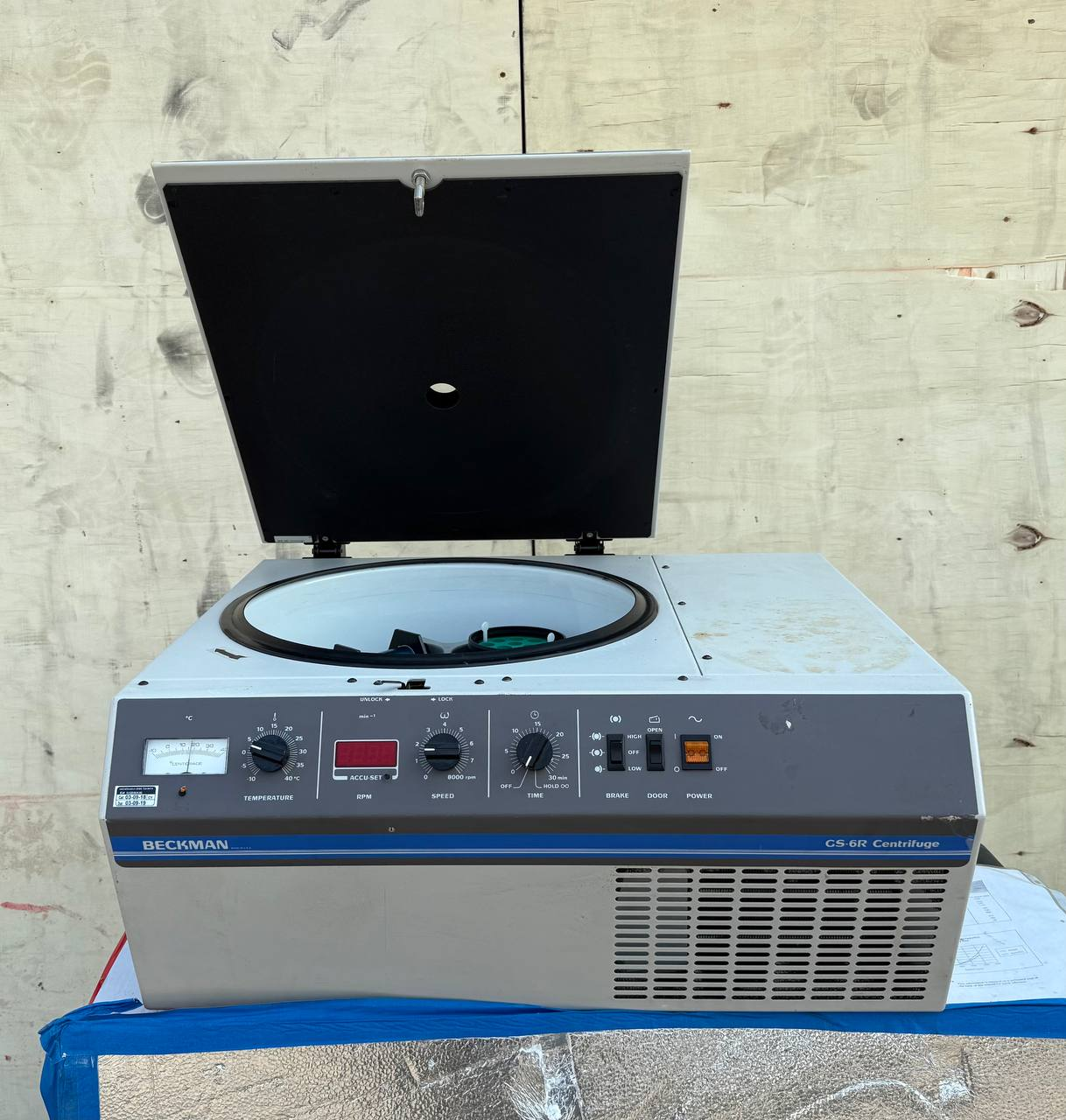 Beckman CS-6R Refrigerated Centrifuge with GH-3.8 Rotor & Buckets – 3750 RPM – Powers On