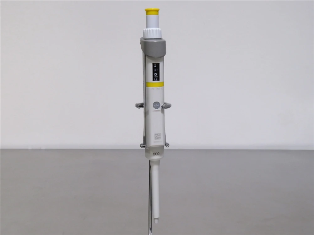 Eppendorf Research Plus Pipette, 20 to 200uL