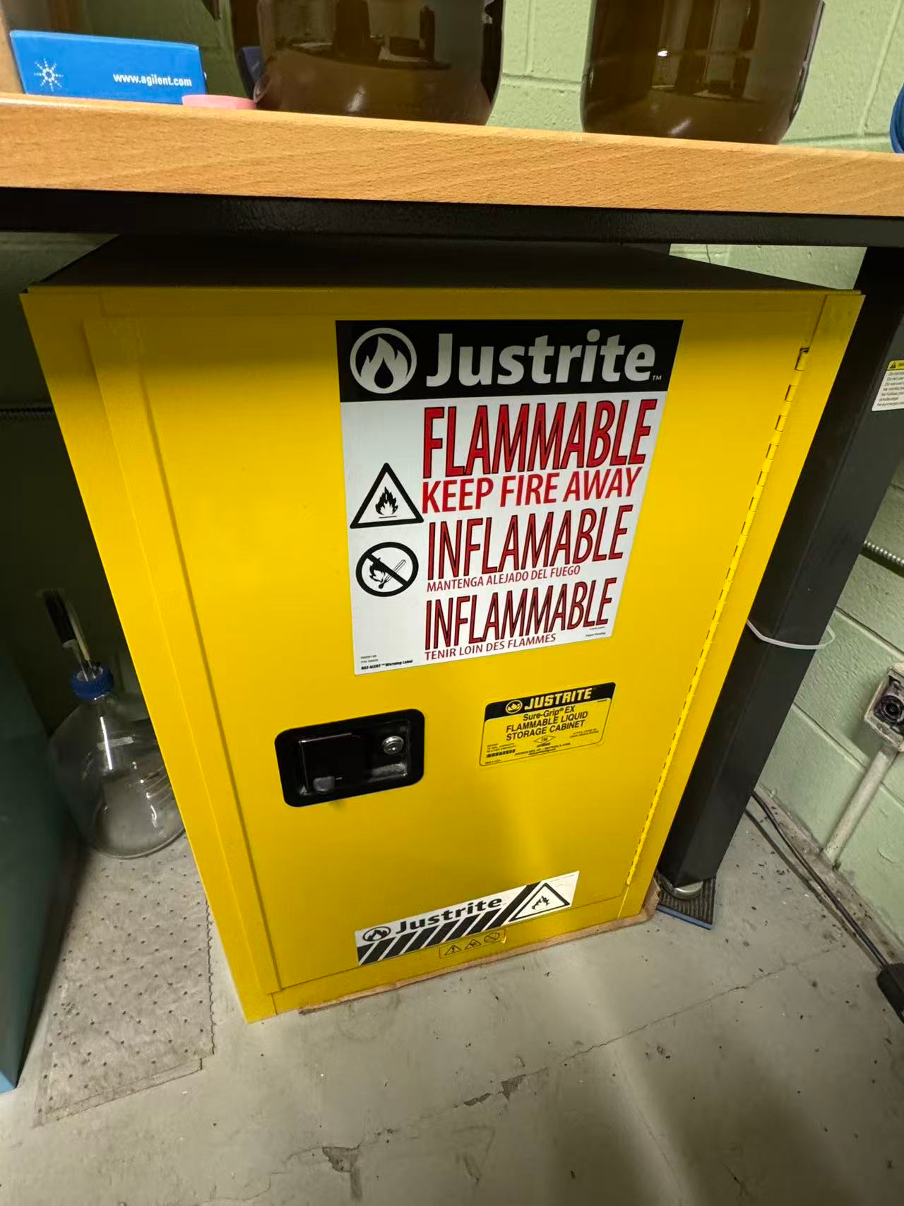 BASE anti-corrosive cabinet