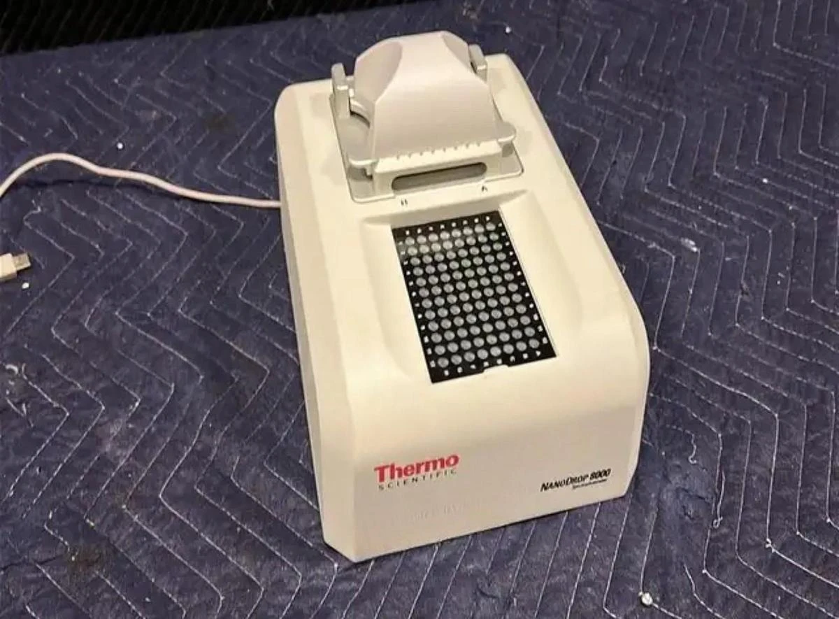 Thermo Scientific NanoDrop 8000 Spectrophotometer