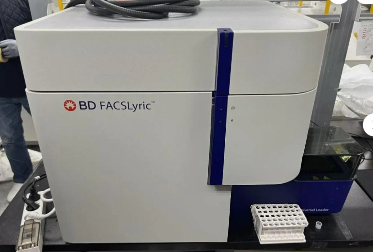 BD Biosciences FACSLyric Flow Cytometry System