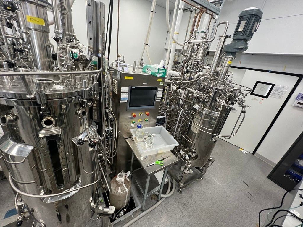 2 x 150L Fermentors + control tower + spare parts