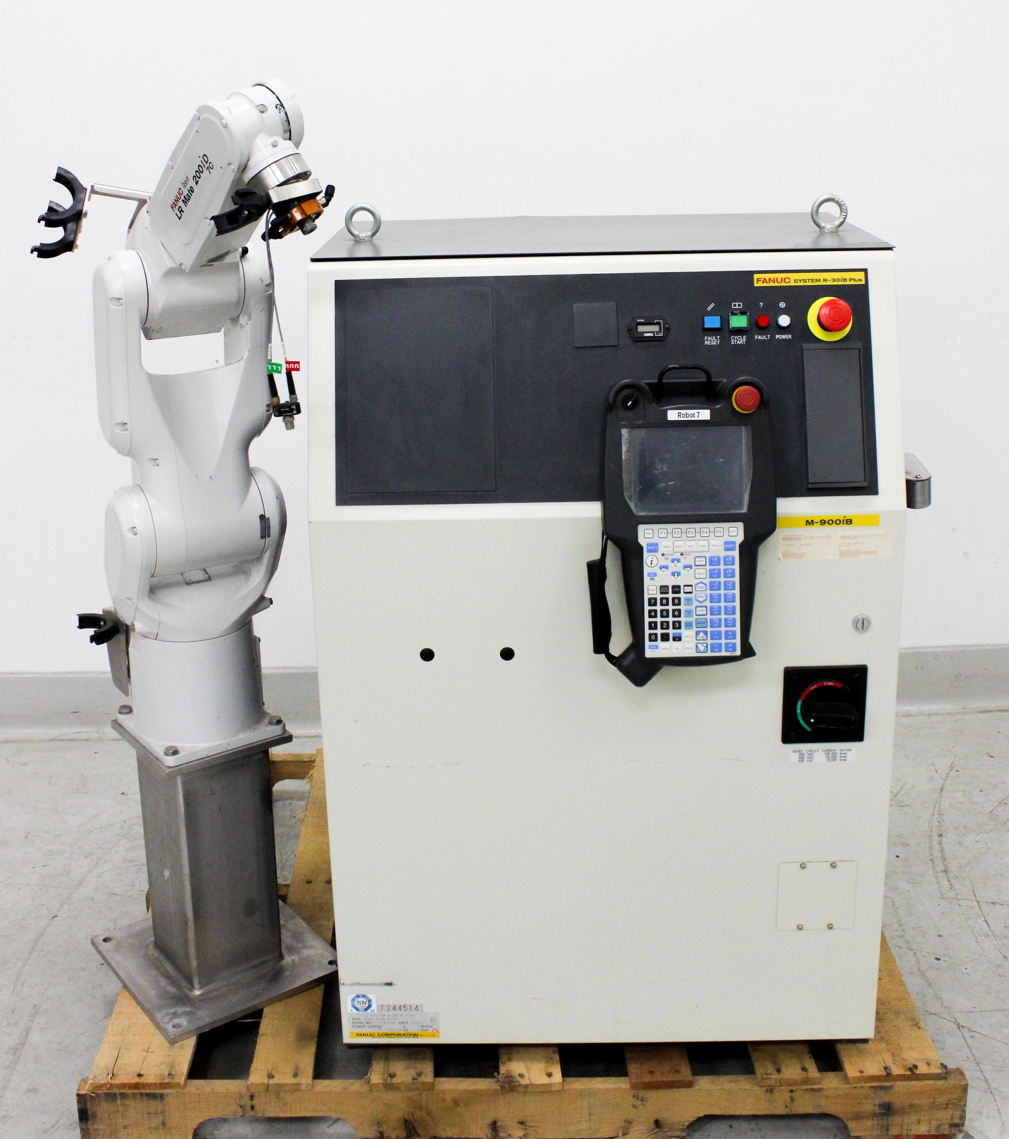 Fanuc LR Mate 200iD 7C Robot Arm Clean Room IP67 7kg Payload 717mm ...