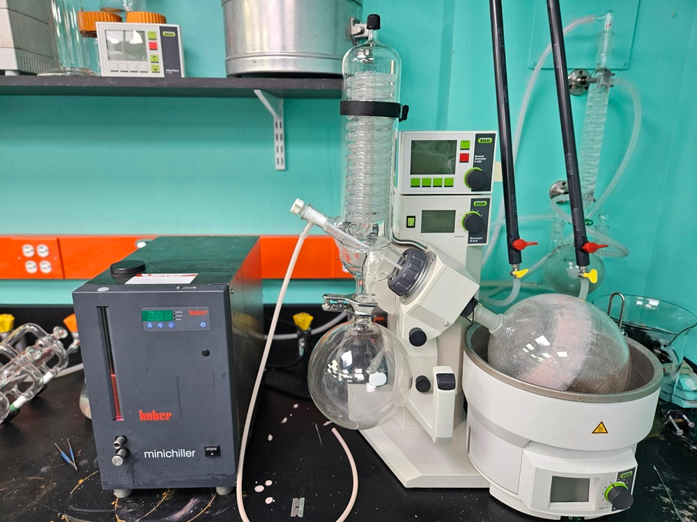 Buchi R215 rotry evaporator system .