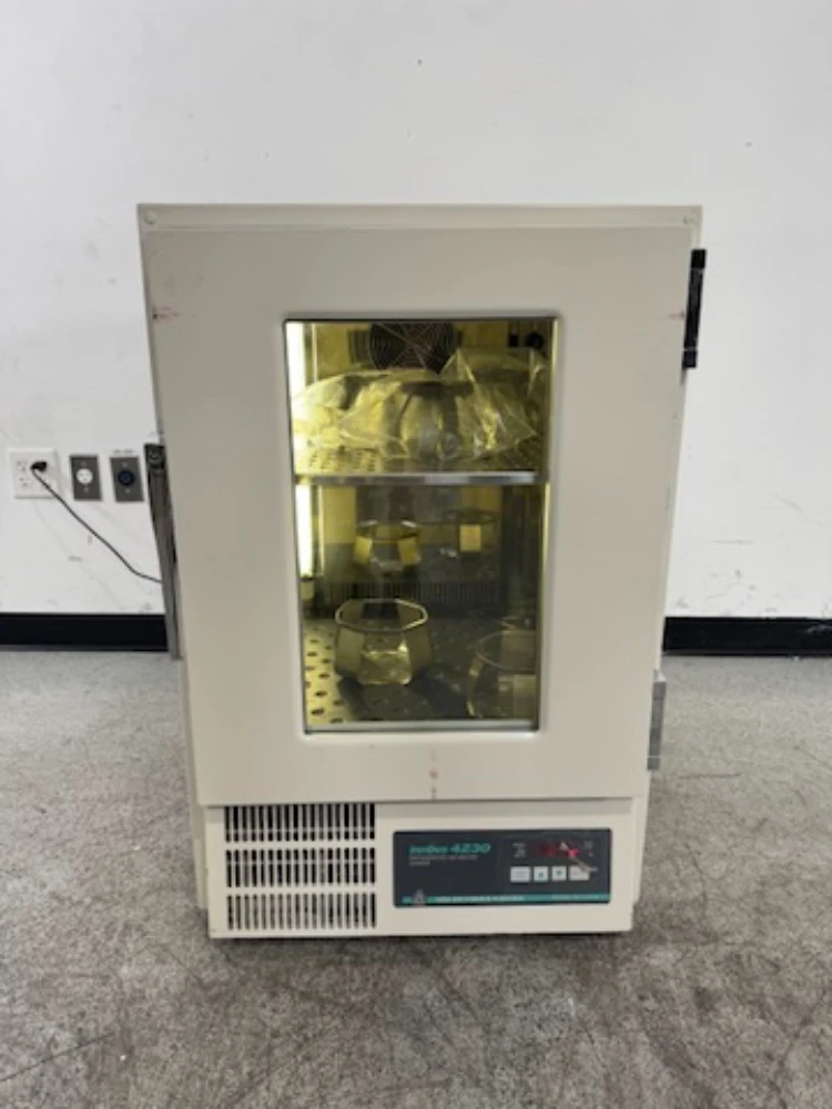 New Brunswick Innova 4230 Refrigerated Incubator Shaker