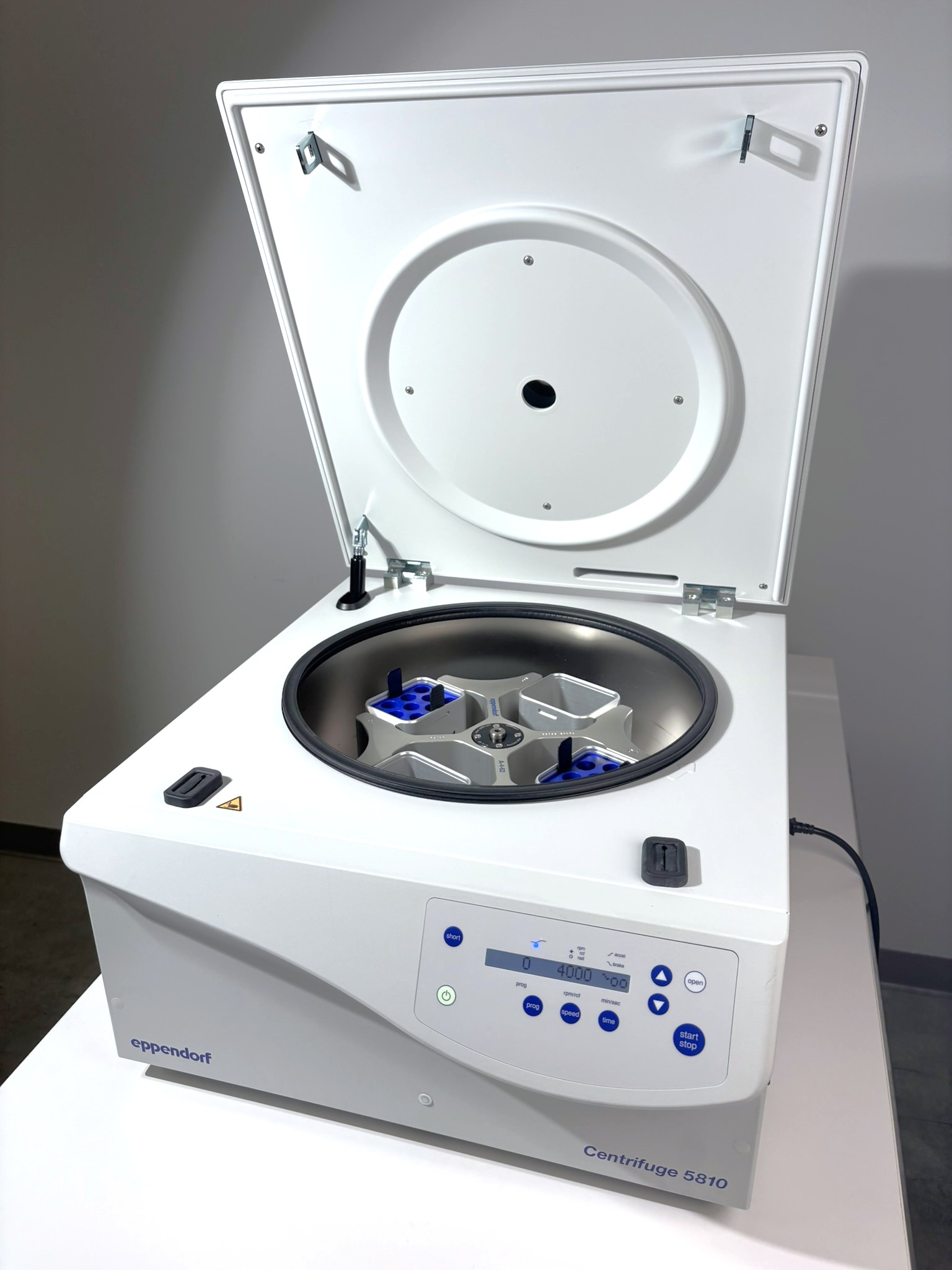 Eppendorf 5810 Centrifuge with Warranty