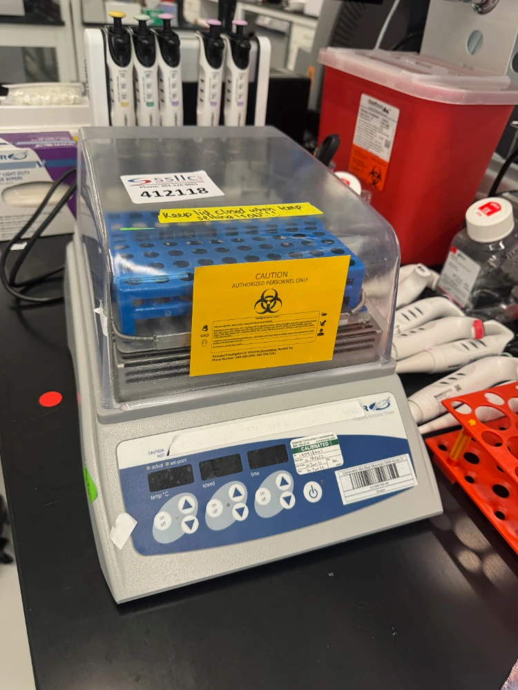 VWR Incubating Microplate Shaker