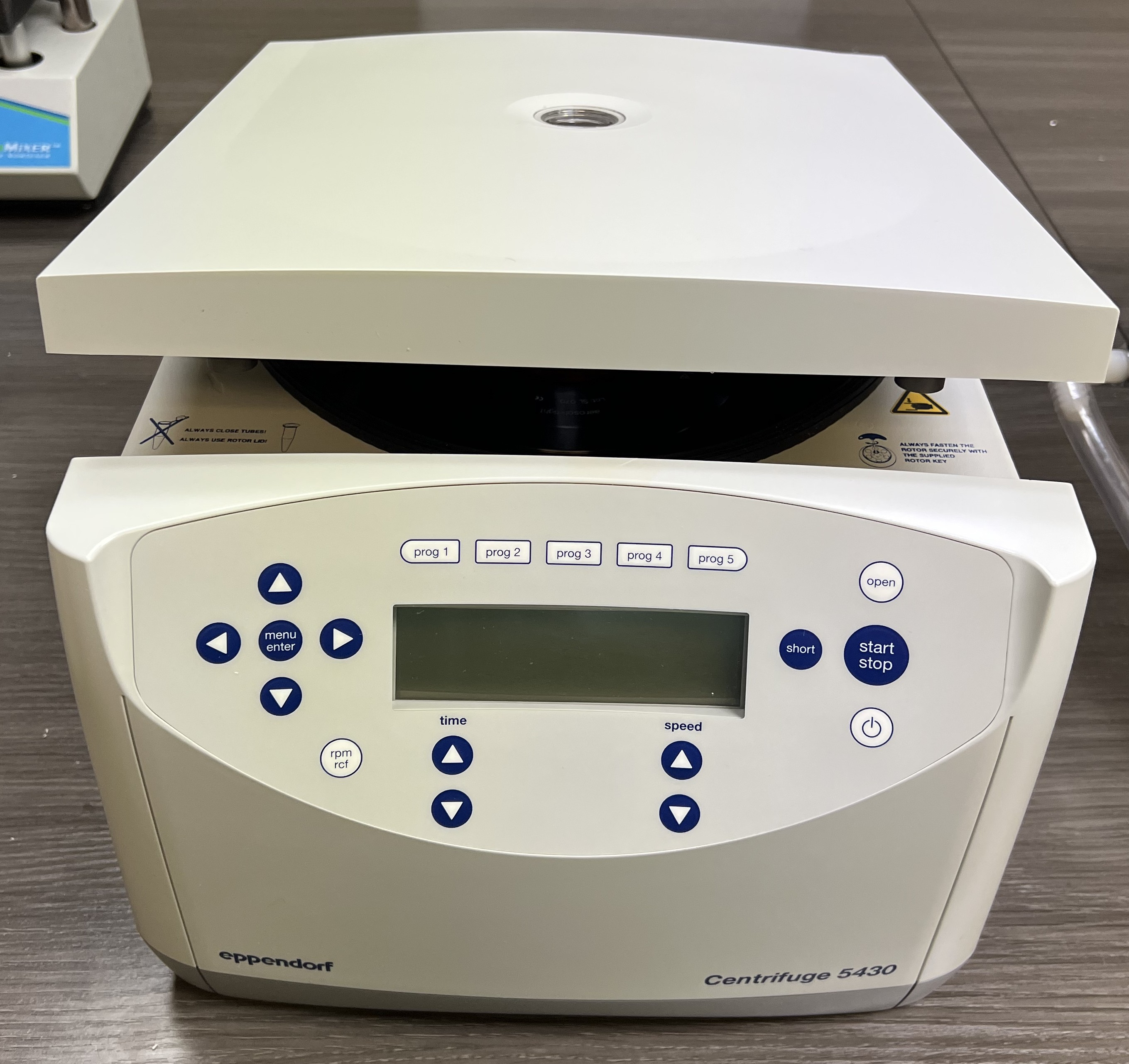 Eppendorf 5430 High-Speed Benchtop Centrifuge – Reliable Lab Centrifugation