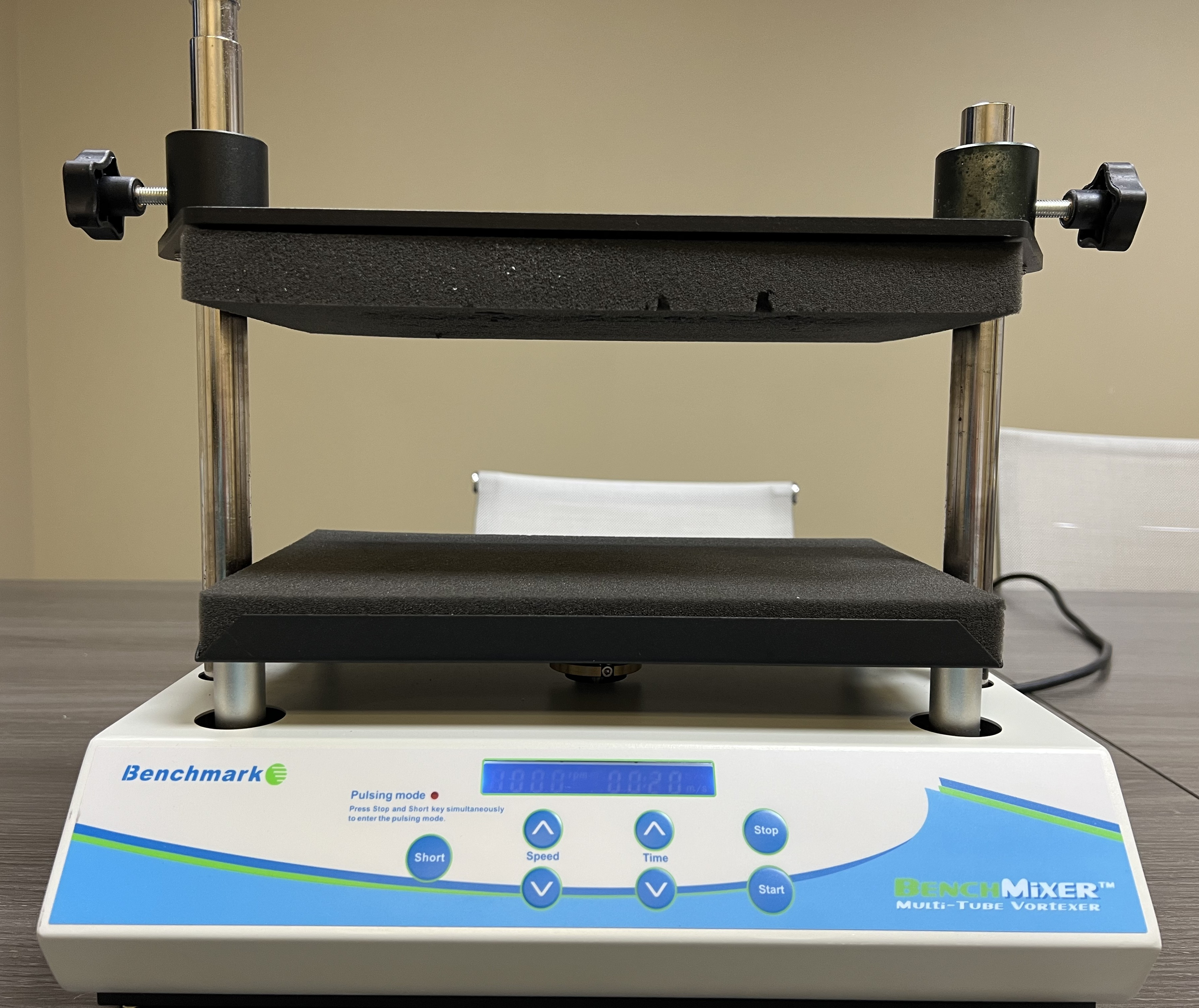 Benchmark Multi-Tube Vortexer – Model BV1010 | Lab Sample Mixing