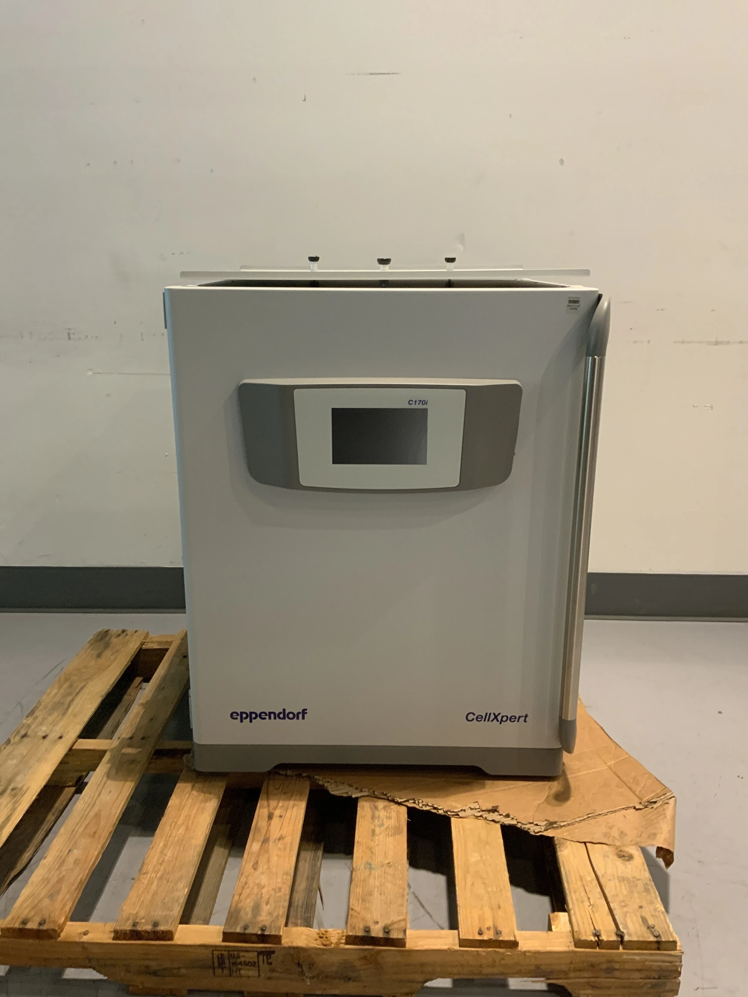 Eppendorf 6731 CellXpert C170i CO2 Incubator With 2x Shelves