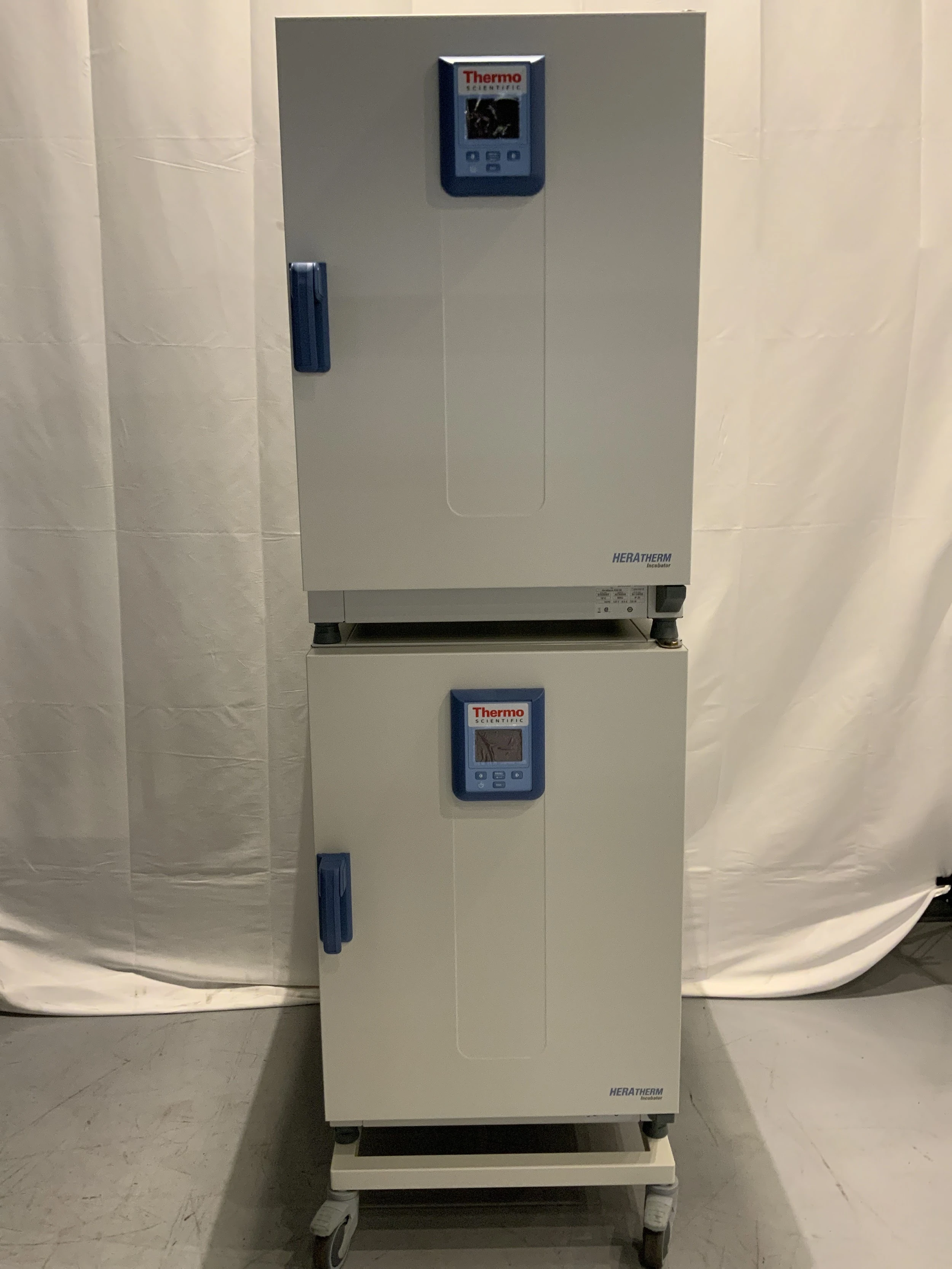 Thermo Scientific Heratherm IGS180 Bench Top Incubator Dual Stacked W/ 4 Shelves