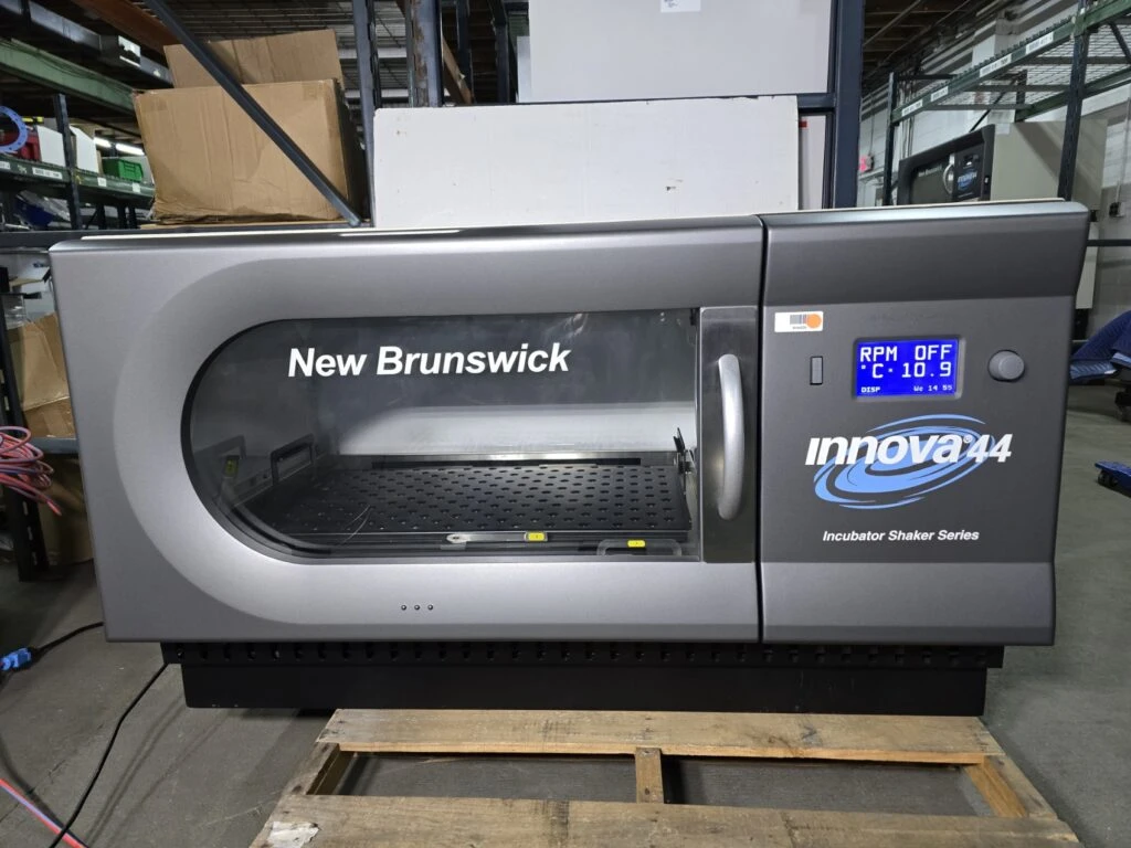 New Brunswick Innova 44R Incubator/ Shaker