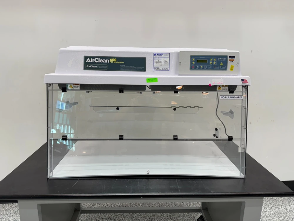 AirClean 600 PCR Workstation