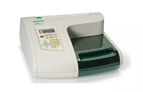iMark Microplate Absorbance Reader with a built-in printer