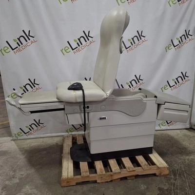 Midmark 623 Barrier Free Power Exam Table