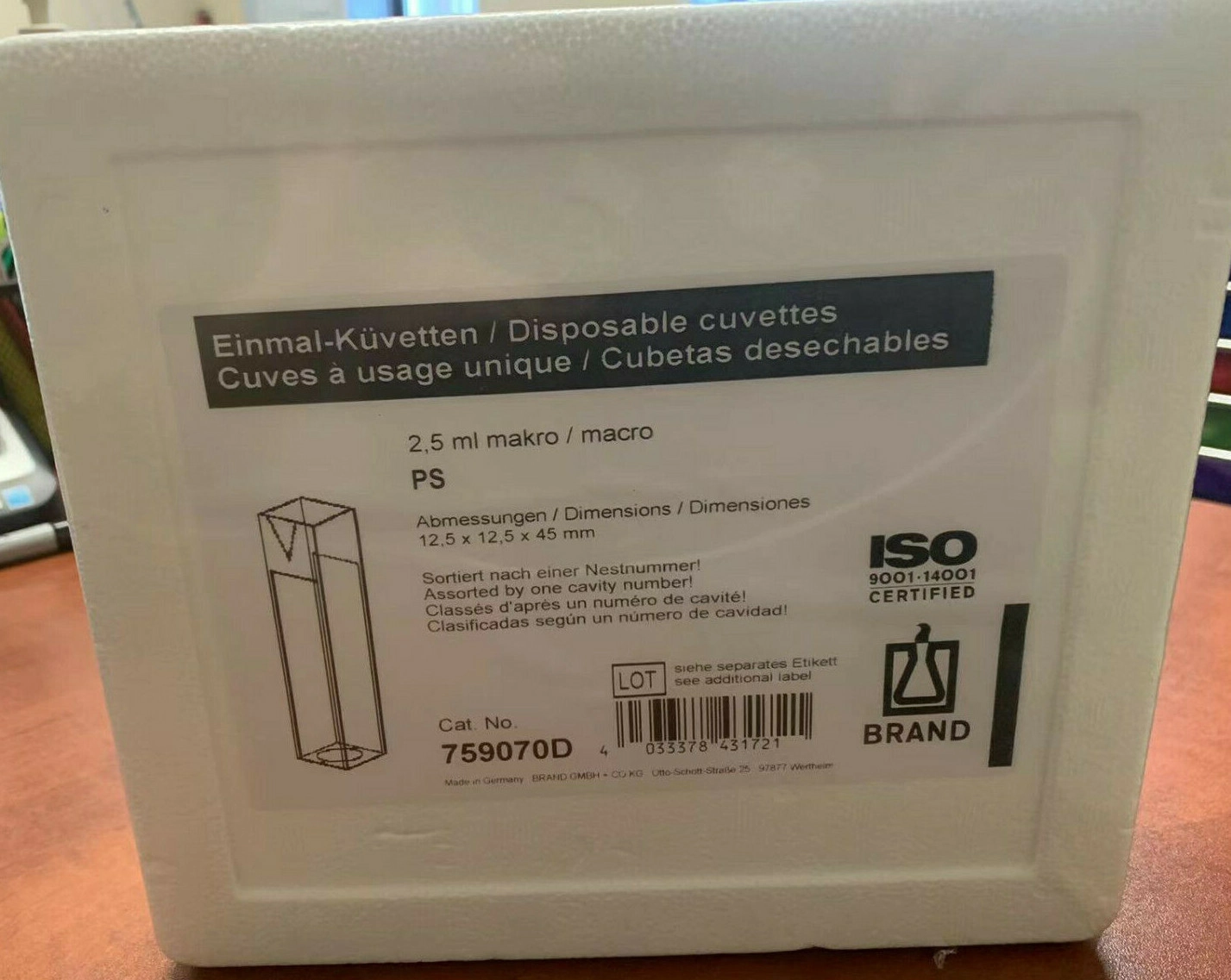 BRAND Disposable Plastic Cuvettes Cat. No. 759070D