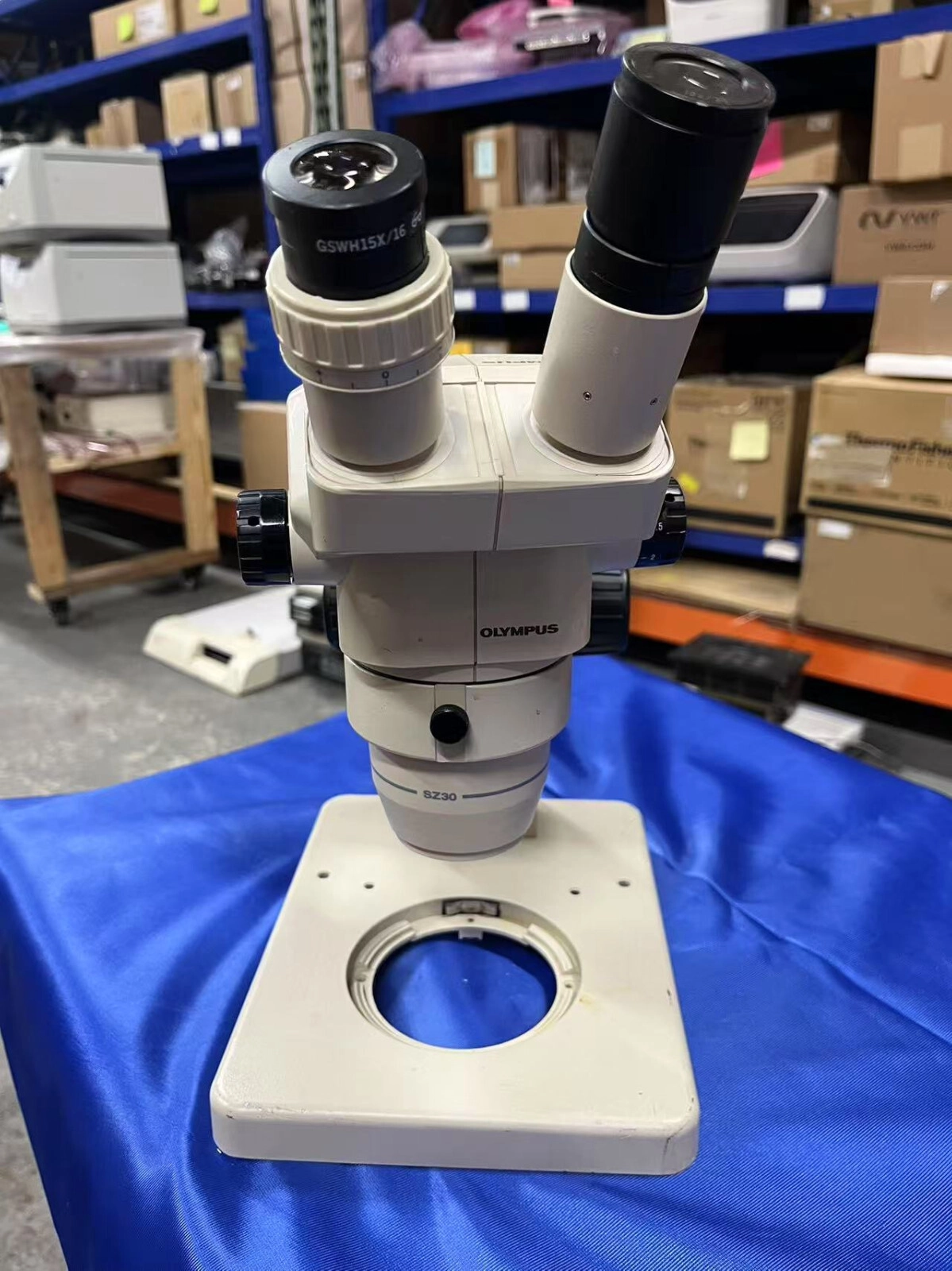 Olympus SZ30, Stereo Microscope Nikon 10x23 Lenses