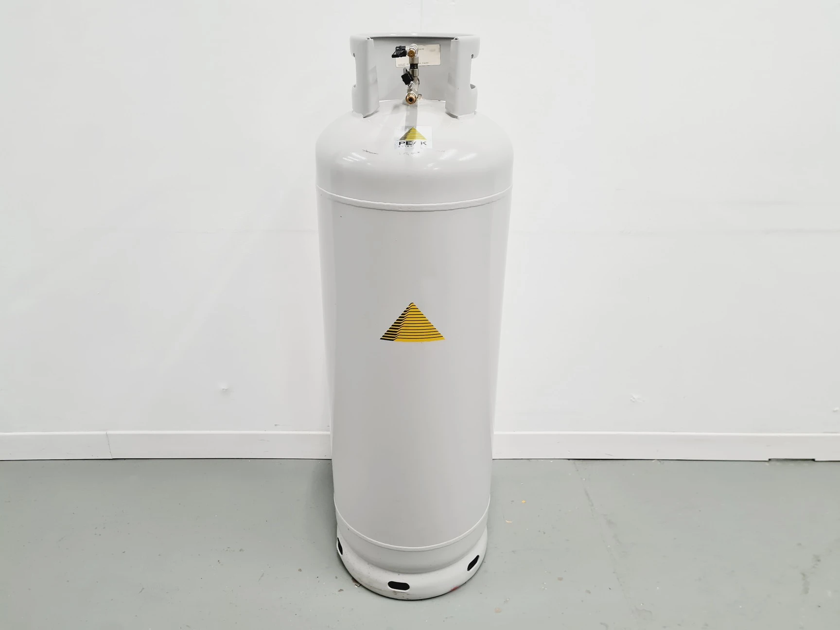 Peak Scientific Nitrogen 108 L Gas Tank Lab
