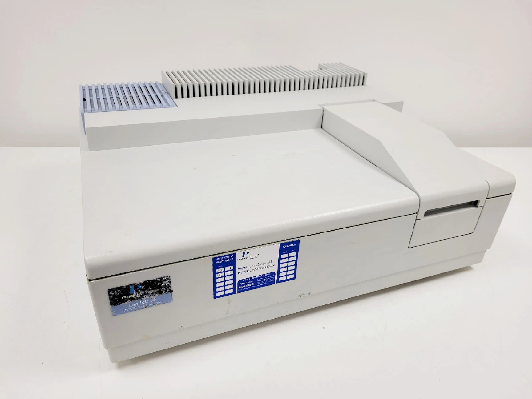 Perkin Elmer Lambda 35 UV/VIS Spectrometer Lab