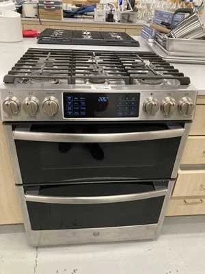 GE Appliances Profile Gas Range