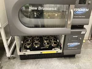 New Brunswick Innova 44 Shaker