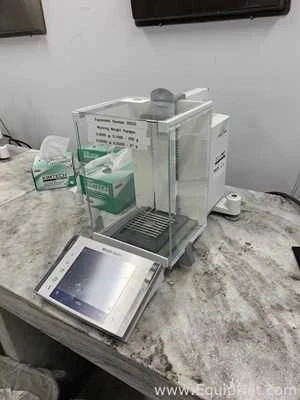 Lot 114 Listing# 945541 Mettler Toledo XP205 DeltaRange Analytical Balance